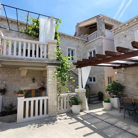 Stone House Apartments Didini Dvori Lumbarda Ngoại thất bức ảnh