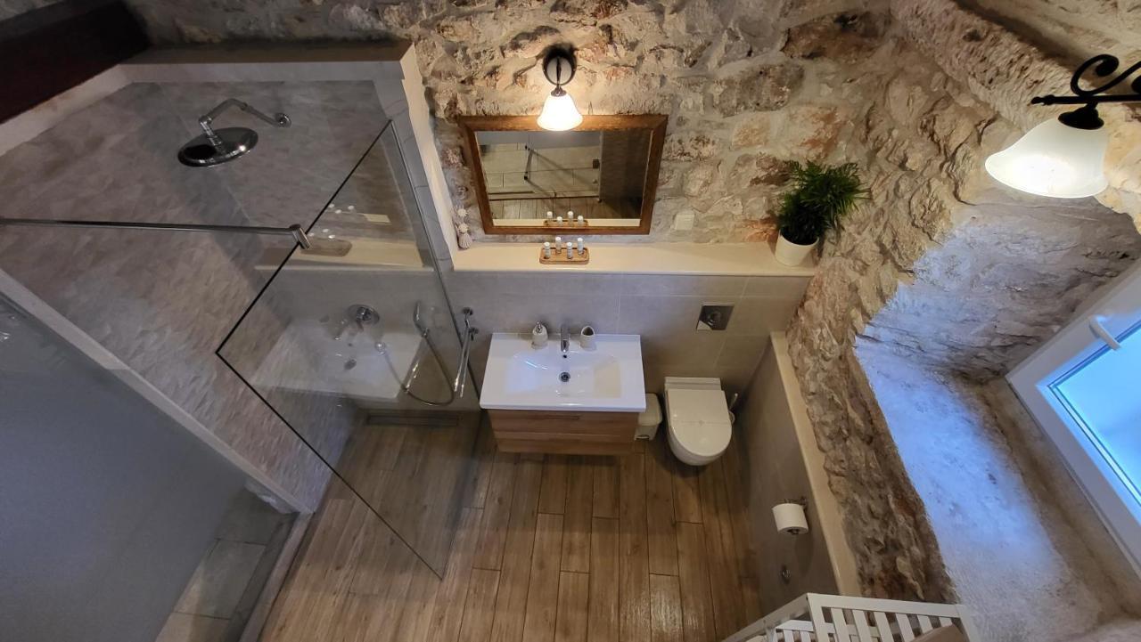 Stone House Apartments Didini Dvori Lumbarda Ngoại thất bức ảnh
