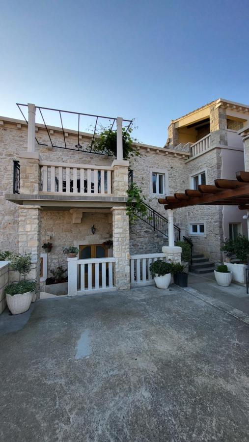 Stone House Apartments Didini Dvori Lumbarda Ngoại thất bức ảnh