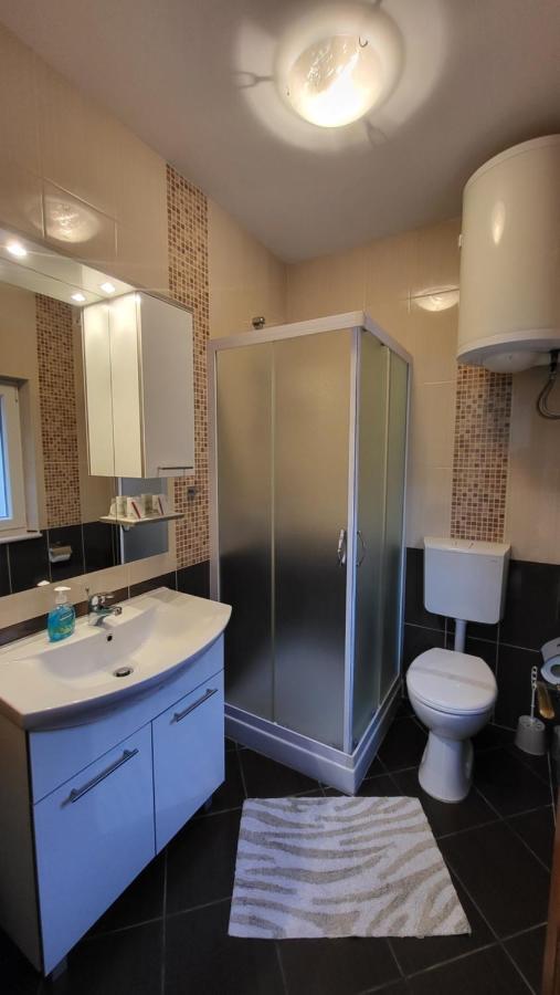 Stone House Apartments Didini Dvori Lumbarda Ngoại thất bức ảnh