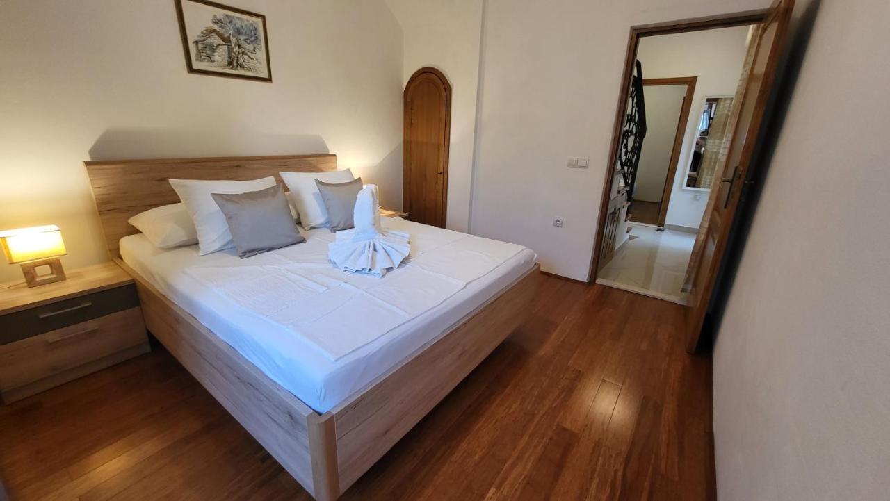 Stone House Apartments Didini Dvori Lumbarda Ngoại thất bức ảnh