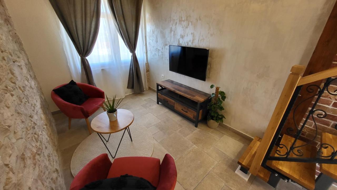 Stone House Apartments Didini Dvori Lumbarda Ngoại thất bức ảnh