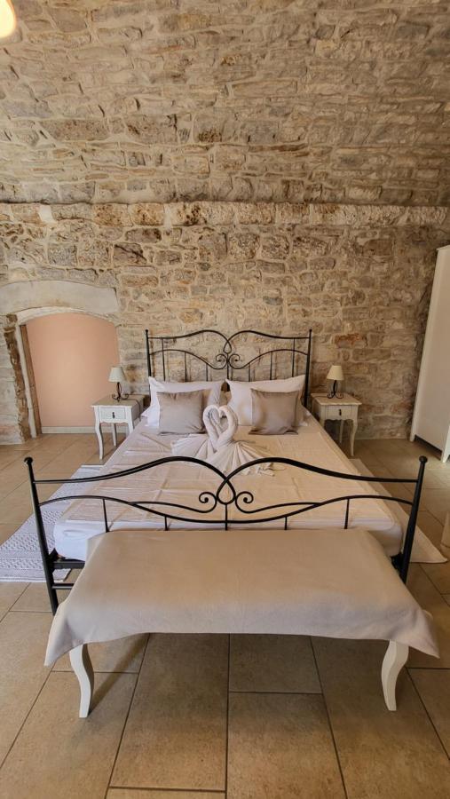 Stone House Apartments Didini Dvori Lumbarda Ngoại thất bức ảnh
