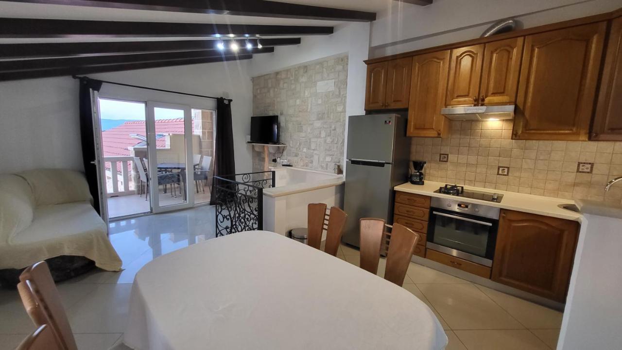 Stone House Apartments Didini Dvori Lumbarda Ngoại thất bức ảnh
