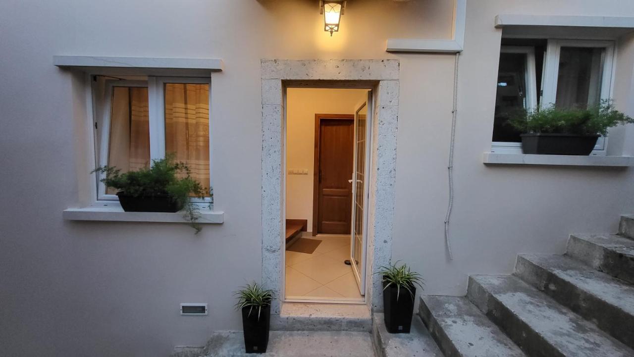 Stone House Apartments Didini Dvori Lumbarda Ngoại thất bức ảnh