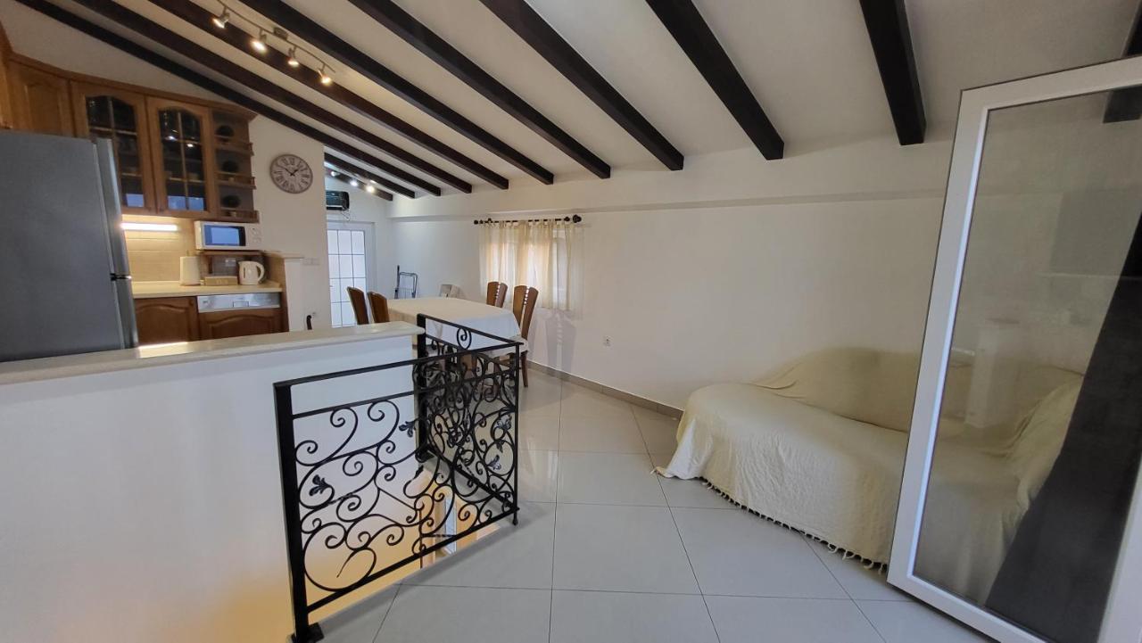 Stone House Apartments Didini Dvori Lumbarda Ngoại thất bức ảnh