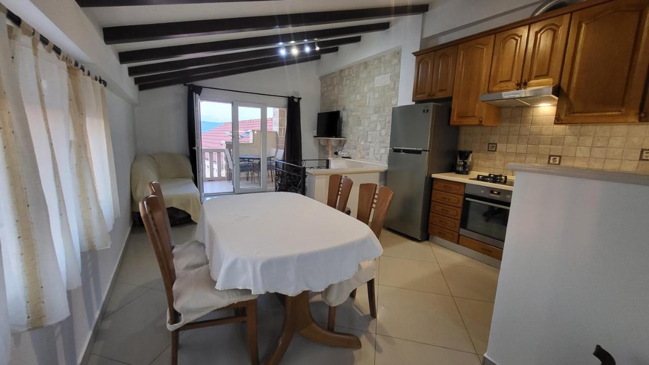 Stone House Apartments Didini Dvori Lumbarda Ngoại thất bức ảnh