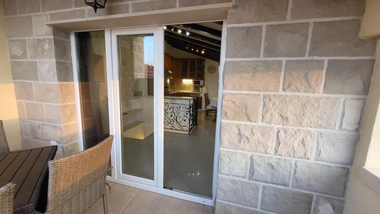 Stone House Apartments Didini Dvori Lumbarda Ngoại thất bức ảnh