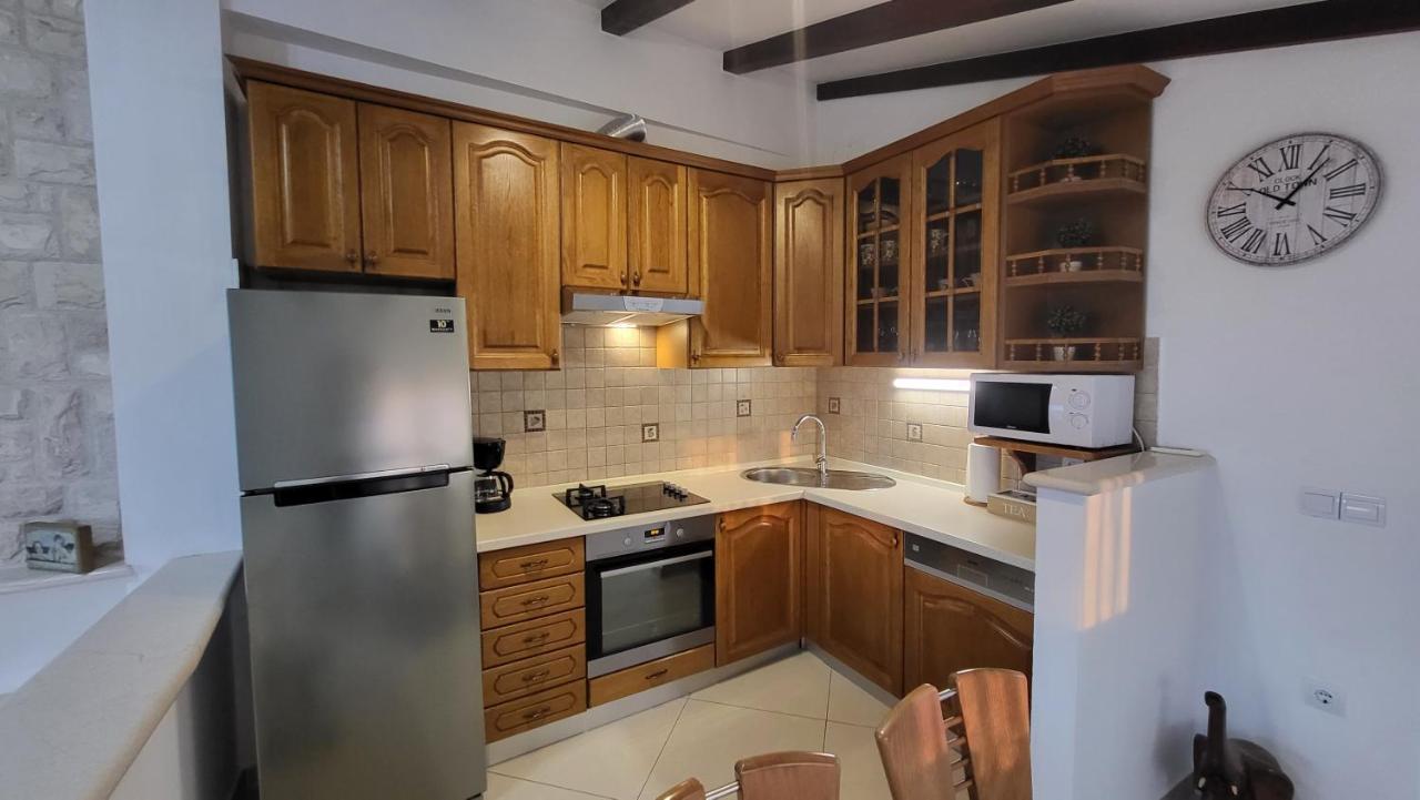 Stone House Apartments Didini Dvori Lumbarda Ngoại thất bức ảnh