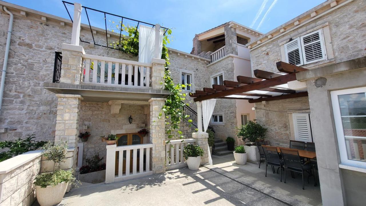 Stone House Apartments Didini Dvori Lumbarda Ngoại thất bức ảnh