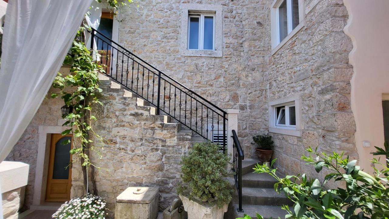 Stone House Apartments Didini Dvori Lumbarda Ngoại thất bức ảnh