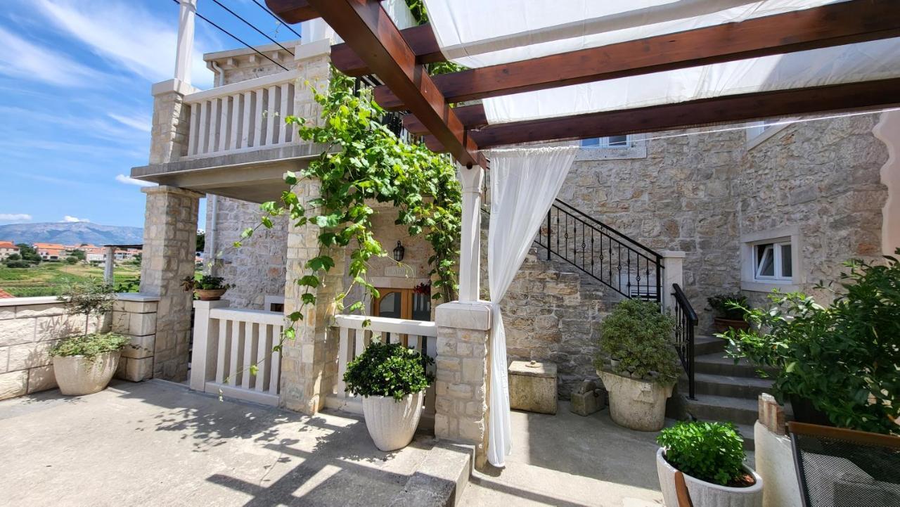 Stone House Apartments Didini Dvori Lumbarda Ngoại thất bức ảnh