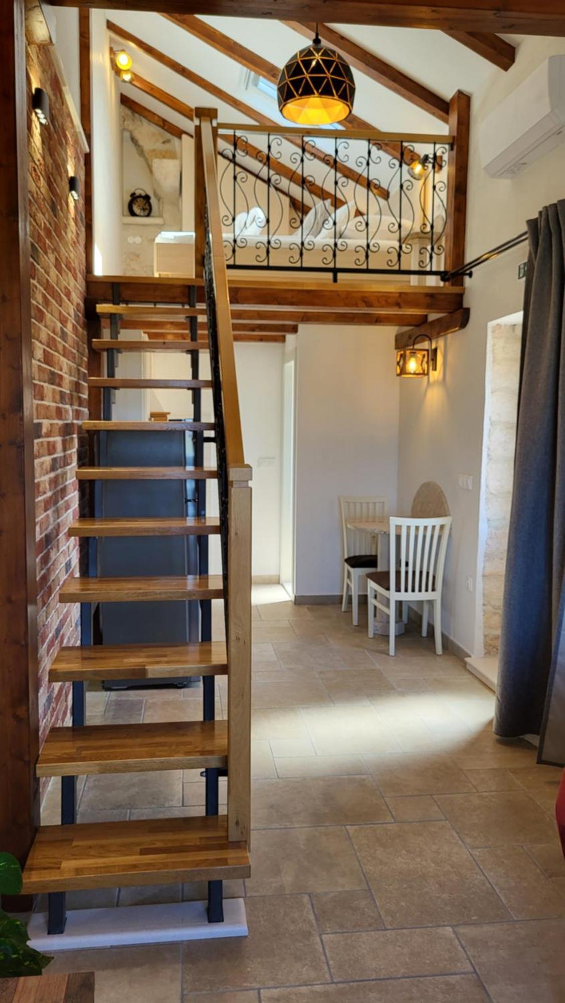 Stone House Apartments Didini Dvori Lumbarda Ngoại thất bức ảnh