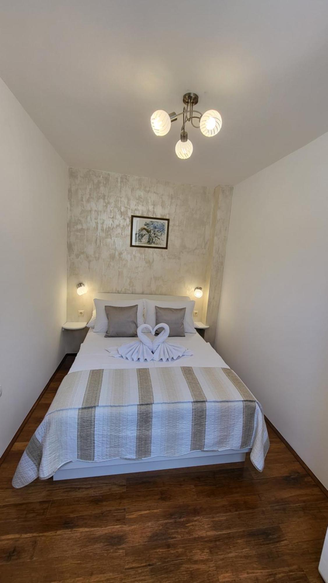 Stone House Apartments Didini Dvori Lumbarda Ngoại thất bức ảnh
