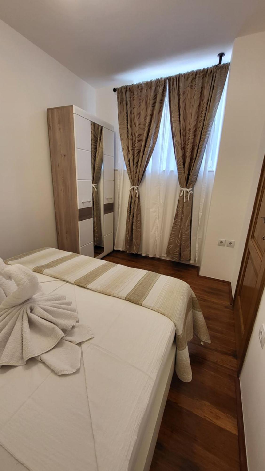 Stone House Apartments Didini Dvori Lumbarda Ngoại thất bức ảnh