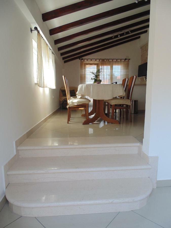 Stone House Apartments Didini Dvori Lumbarda Ngoại thất bức ảnh